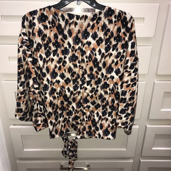 Harlowe & Graham Cheetah Tie-Hem Dolman Blouse - Picture 3 of 5